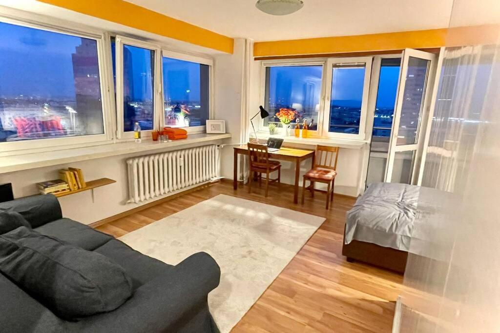 Orange Metro Fast Wifi 1Gbs Big Tv Hbo Appletv Apartment Warsaw Luaran gambar